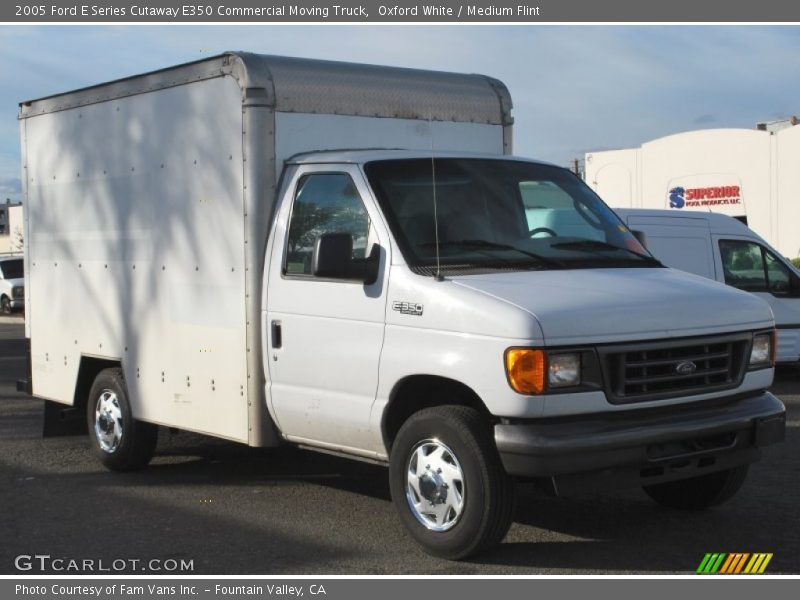 Oxford White / Medium Flint 2005 Ford E Series Cutaway E350 Commercial Moving Truck