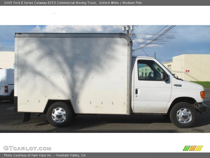 Oxford White / Medium Flint 2005 Ford E Series Cutaway E350 Commercial Moving Truck