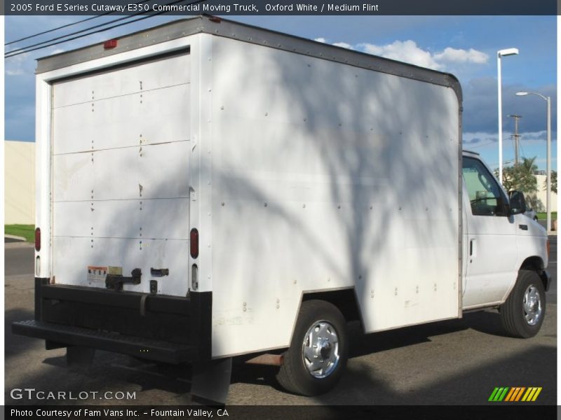 Oxford White / Medium Flint 2005 Ford E Series Cutaway E350 Commercial Moving Truck
