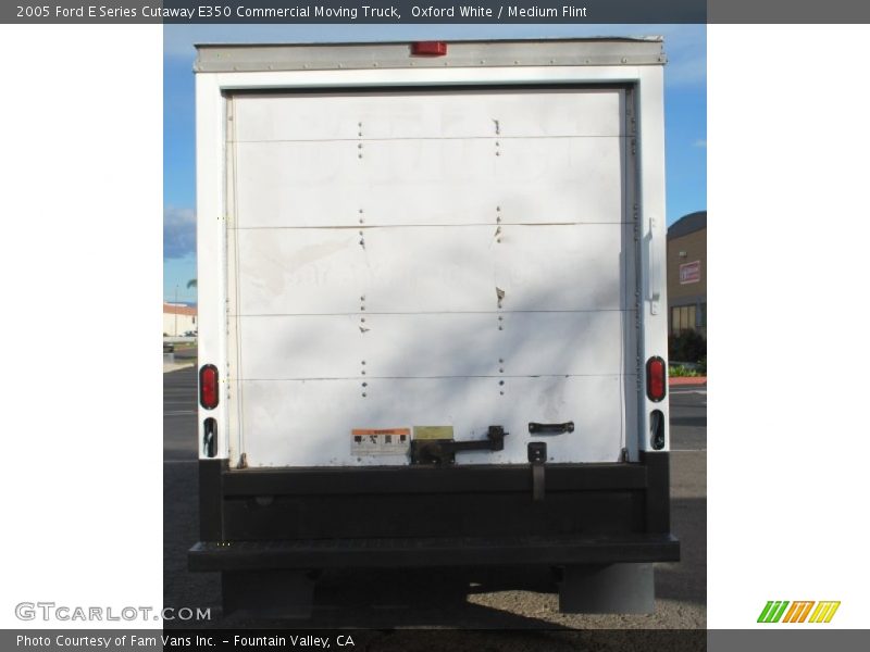 Oxford White / Medium Flint 2005 Ford E Series Cutaway E350 Commercial Moving Truck