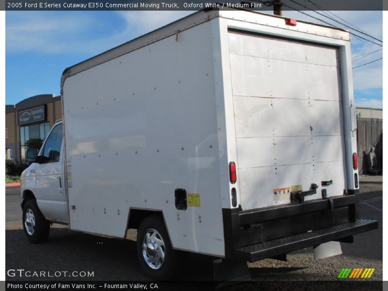 Oxford White / Medium Flint 2005 Ford E Series Cutaway E350 Commercial Moving Truck
