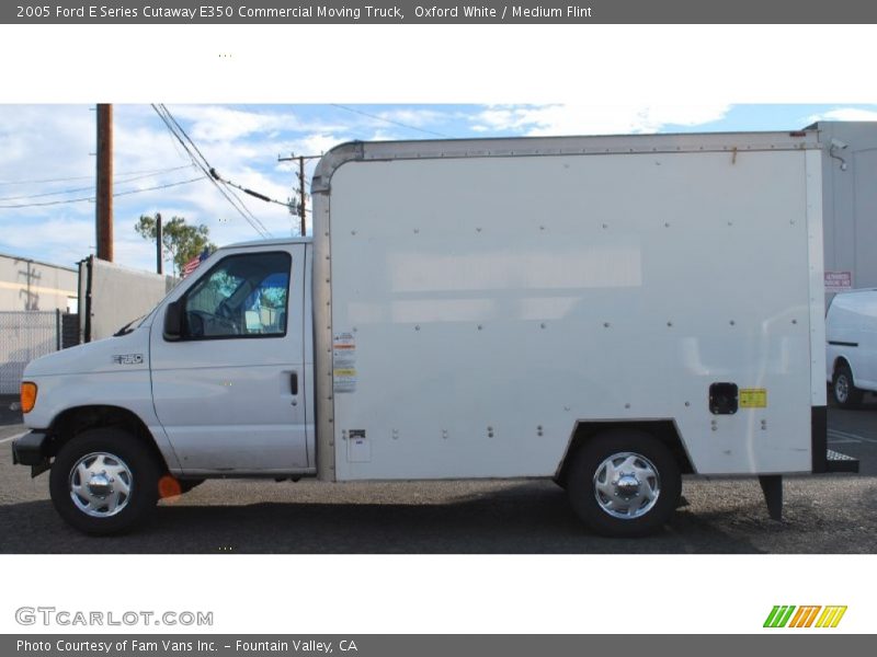Oxford White / Medium Flint 2005 Ford E Series Cutaway E350 Commercial Moving Truck