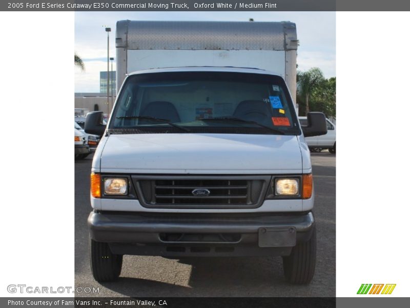 Oxford White / Medium Flint 2005 Ford E Series Cutaway E350 Commercial Moving Truck