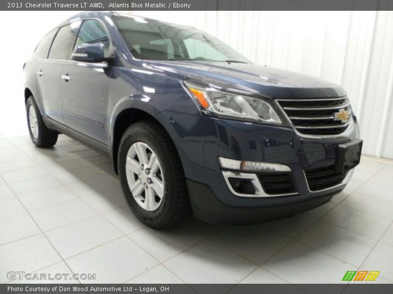 Front 3/4 View of 2013 Traverse LT AWD