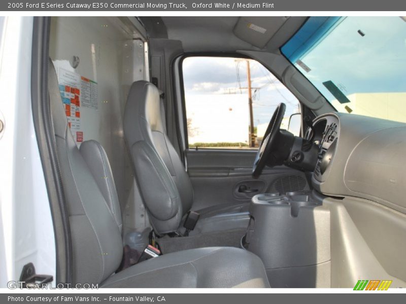 Oxford White / Medium Flint 2005 Ford E Series Cutaway E350 Commercial Moving Truck