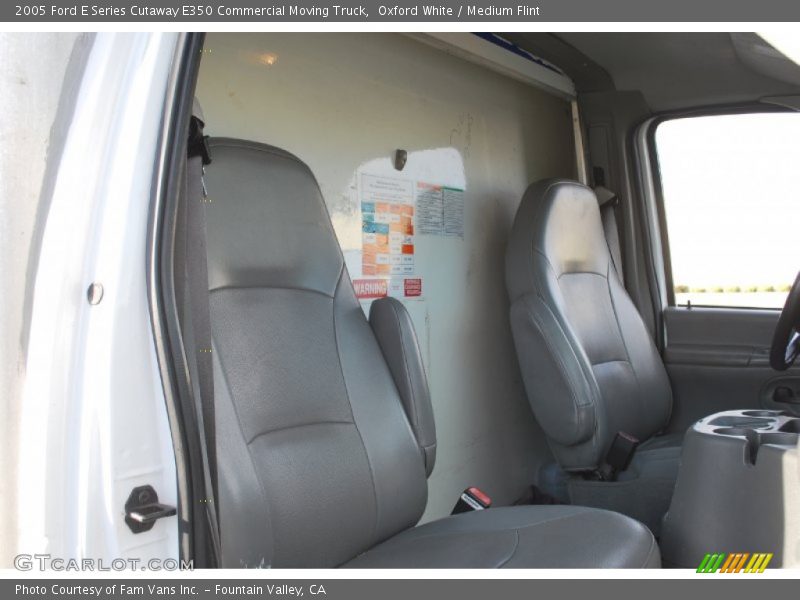 Oxford White / Medium Flint 2005 Ford E Series Cutaway E350 Commercial Moving Truck