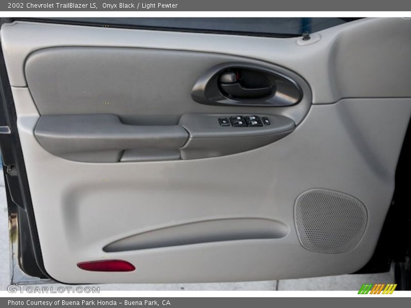 Onyx Black / Light Pewter 2002 Chevrolet TrailBlazer LS