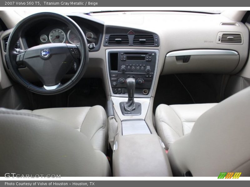 Dashboard of 2007 S60 T5