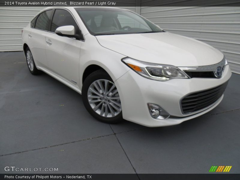 Front 3/4 View of 2014 Avalon Hybrid Limited