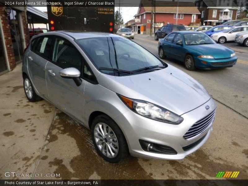 Front 3/4 View of 2014 Fiesta SE Hatchback