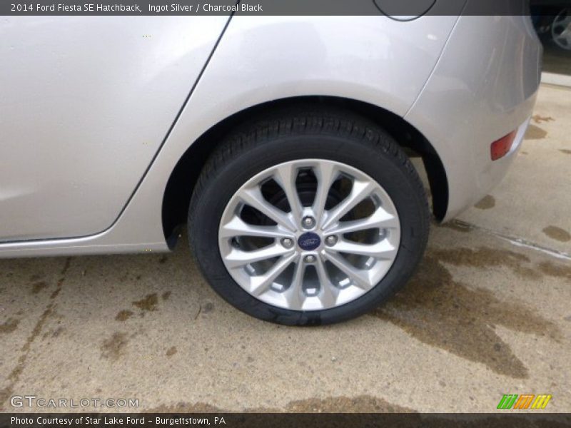 Ingot Silver / Charcoal Black 2014 Ford Fiesta SE Hatchback