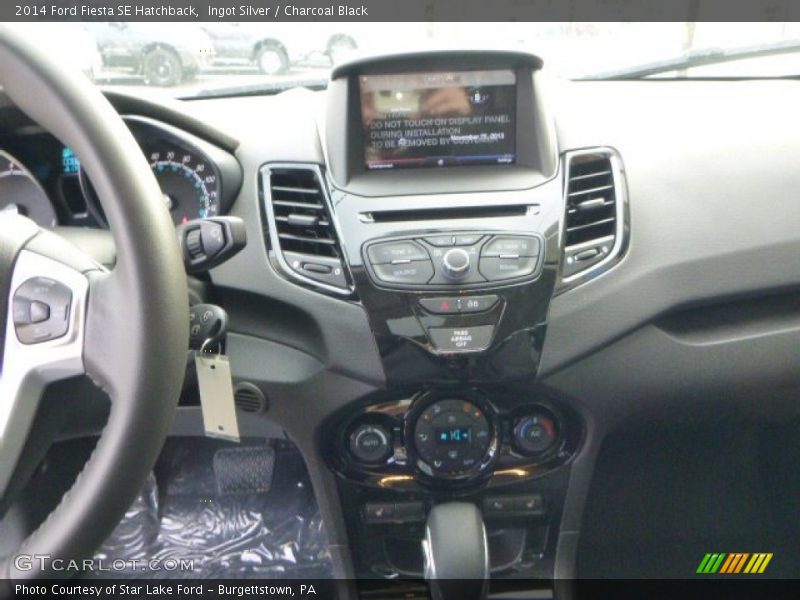 Ingot Silver / Charcoal Black 2014 Ford Fiesta SE Hatchback