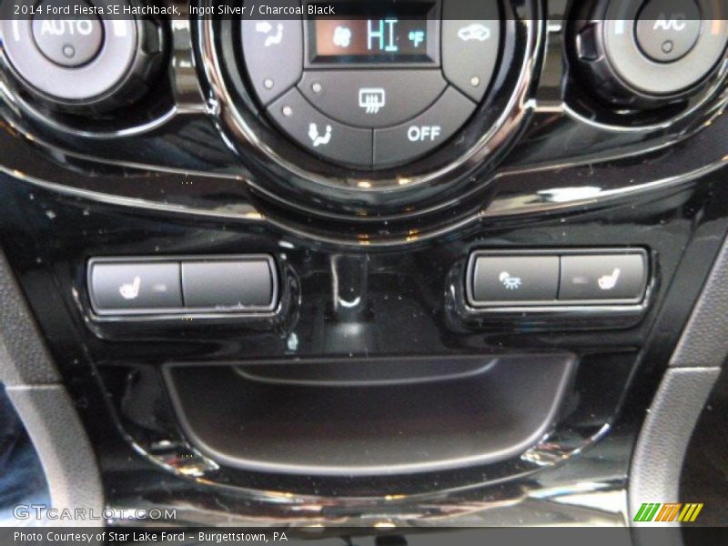 Ingot Silver / Charcoal Black 2014 Ford Fiesta SE Hatchback