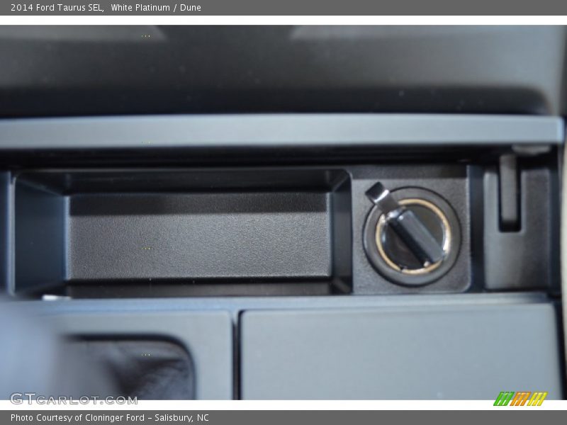 White Platinum / Dune 2014 Ford Taurus SEL