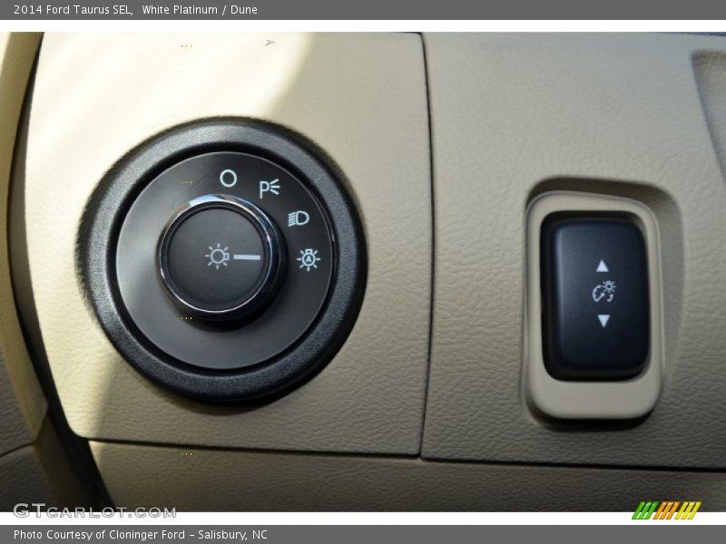 White Platinum / Dune 2014 Ford Taurus SEL