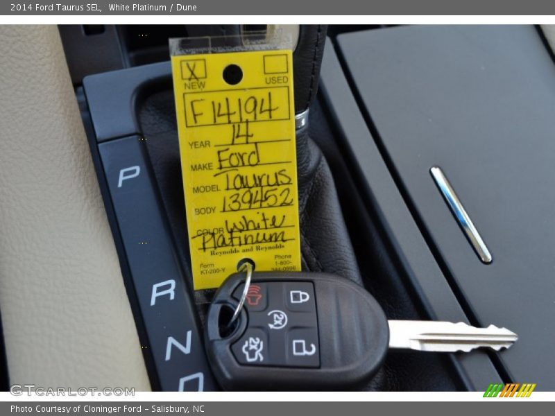 White Platinum / Dune 2014 Ford Taurus SEL