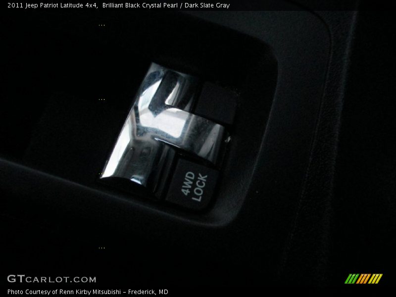Brilliant Black Crystal Pearl / Dark Slate Gray 2011 Jeep Patriot Latitude 4x4