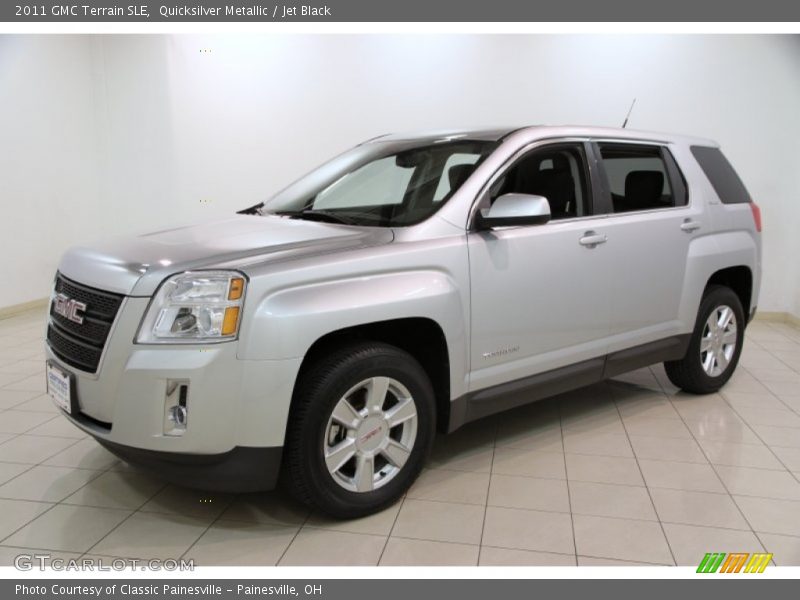 Front 3/4 View of 2011 Terrain SLE