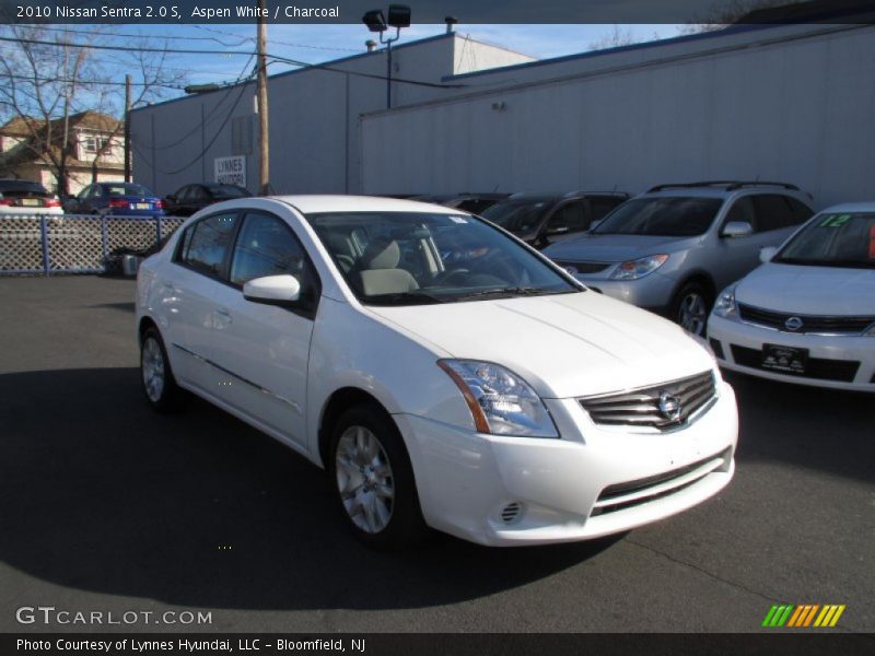 Aspen White / Charcoal 2010 Nissan Sentra 2.0 S