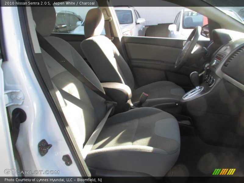 Aspen White / Charcoal 2010 Nissan Sentra 2.0 S