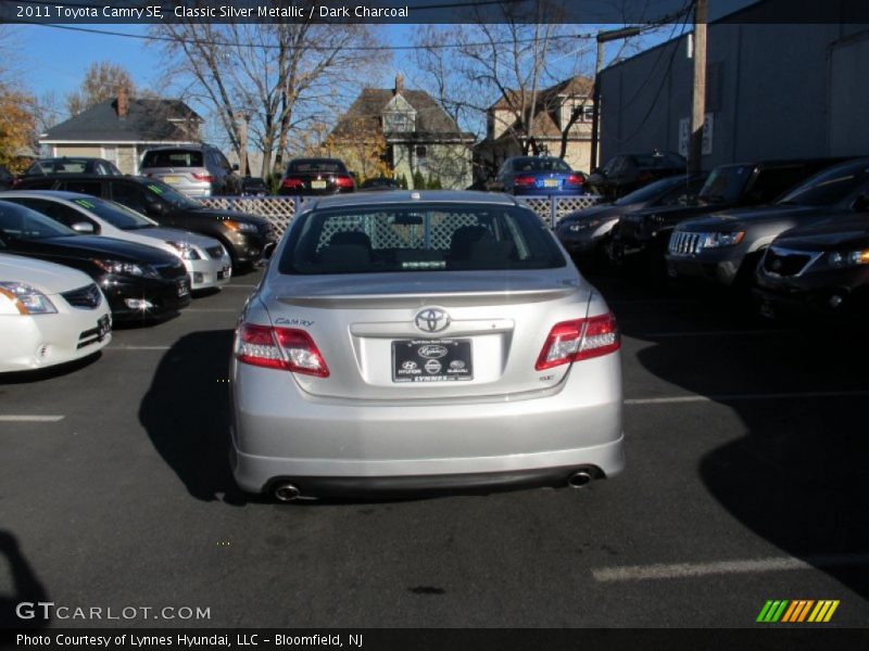 Classic Silver Metallic / Dark Charcoal 2011 Toyota Camry SE