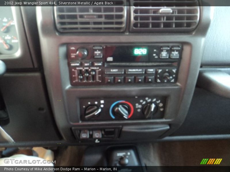 Silverstone Metallic / Agate Black 2002 Jeep Wrangler Sport 4x4