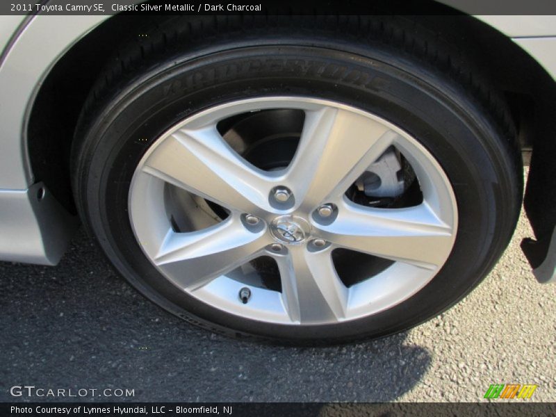 Classic Silver Metallic / Dark Charcoal 2011 Toyota Camry SE