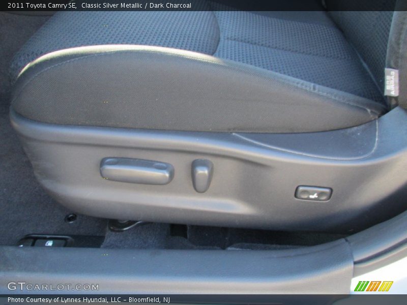 Classic Silver Metallic / Dark Charcoal 2011 Toyota Camry SE