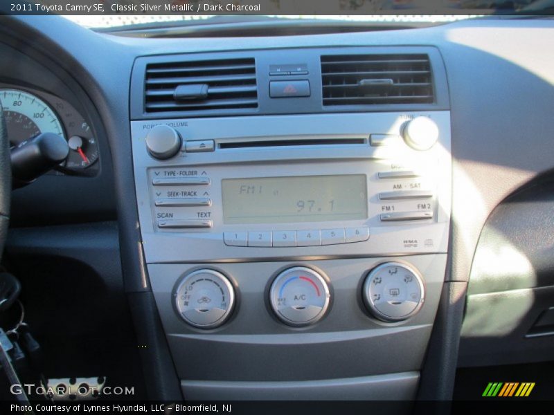 Classic Silver Metallic / Dark Charcoal 2011 Toyota Camry SE