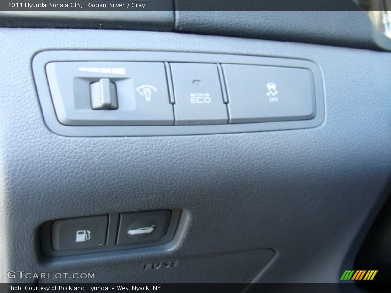 Radiant Silver / Gray 2011 Hyundai Sonata GLS