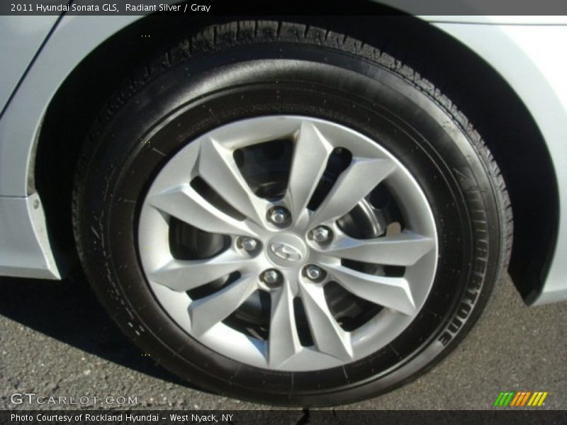 Radiant Silver / Gray 2011 Hyundai Sonata GLS