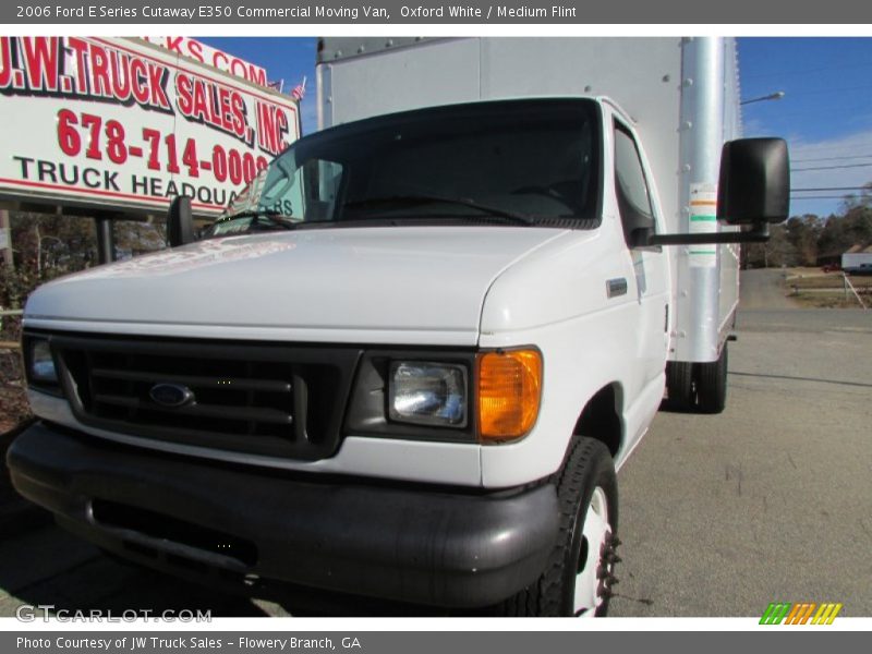 Oxford White / Medium Flint 2006 Ford E Series Cutaway E350 Commercial Moving Van