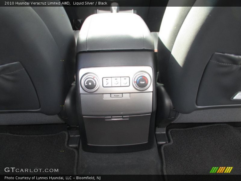Liquid Silver / Black 2010 Hyundai Veracruz Limited AWD