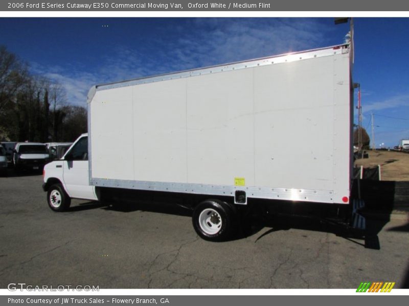 Oxford White / Medium Flint 2006 Ford E Series Cutaway E350 Commercial Moving Van