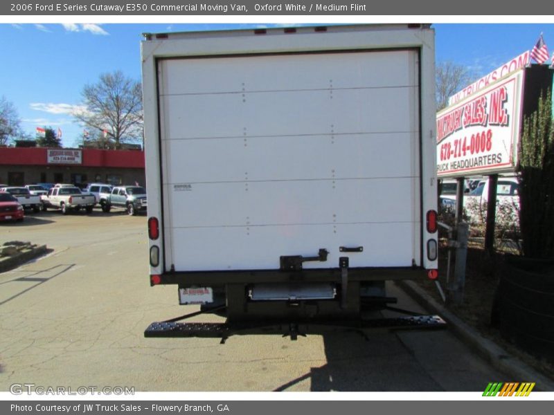 Oxford White / Medium Flint 2006 Ford E Series Cutaway E350 Commercial Moving Van