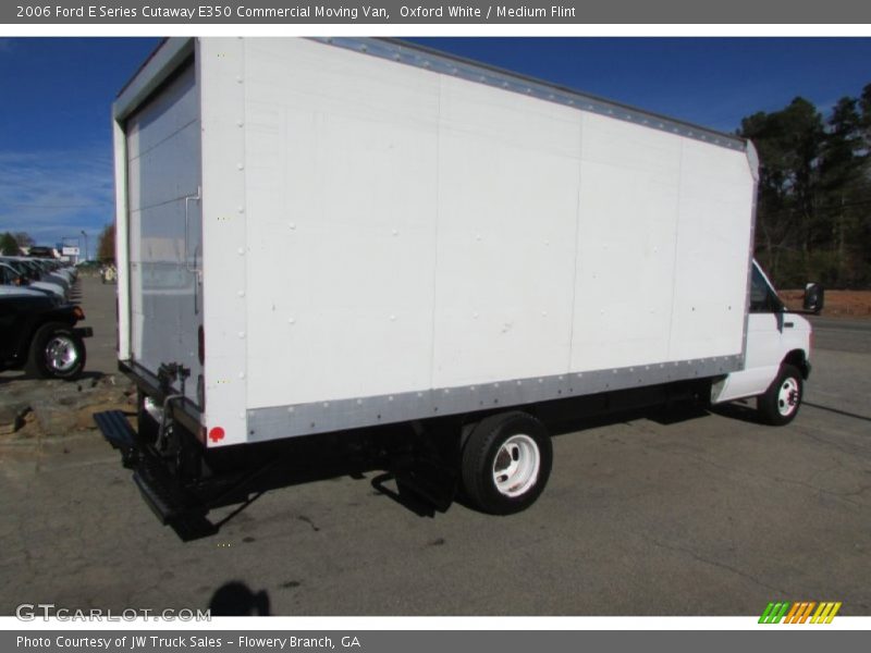 Oxford White / Medium Flint 2006 Ford E Series Cutaway E350 Commercial Moving Van
