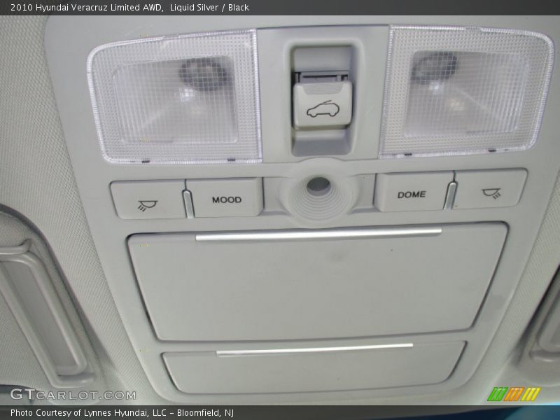 Liquid Silver / Black 2010 Hyundai Veracruz Limited AWD