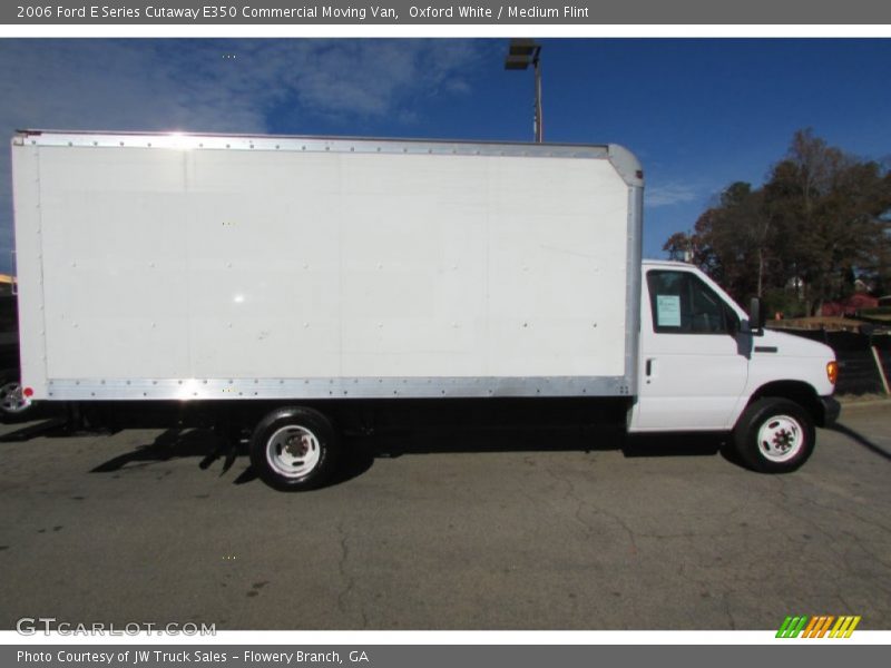 Oxford White / Medium Flint 2006 Ford E Series Cutaway E350 Commercial Moving Van