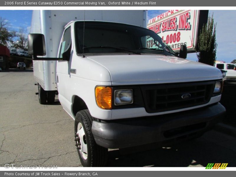 Oxford White / Medium Flint 2006 Ford E Series Cutaway E350 Commercial Moving Van