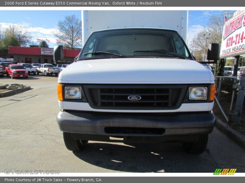 Oxford White / Medium Flint 2006 Ford E Series Cutaway E350 Commercial Moving Van
