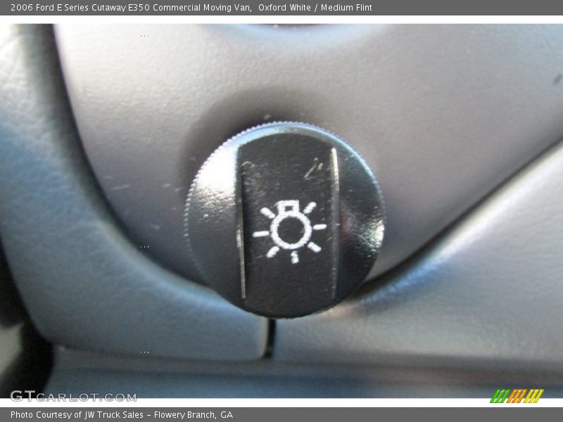 Oxford White / Medium Flint 2006 Ford E Series Cutaway E350 Commercial Moving Van