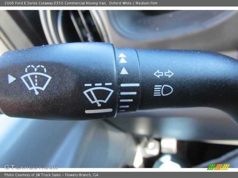 Oxford White / Medium Flint 2006 Ford E Series Cutaway E350 Commercial Moving Van