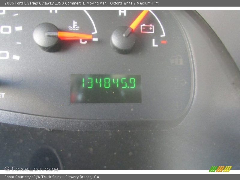 Oxford White / Medium Flint 2006 Ford E Series Cutaway E350 Commercial Moving Van