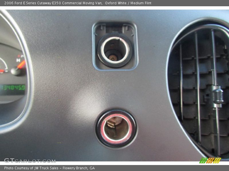 Oxford White / Medium Flint 2006 Ford E Series Cutaway E350 Commercial Moving Van