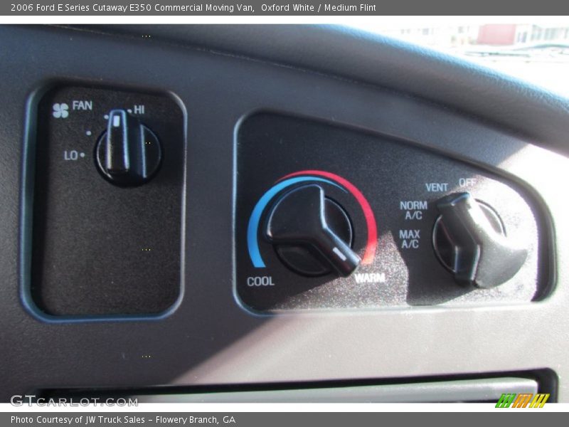 Oxford White / Medium Flint 2006 Ford E Series Cutaway E350 Commercial Moving Van