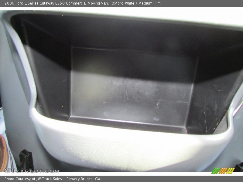 Oxford White / Medium Flint 2006 Ford E Series Cutaway E350 Commercial Moving Van