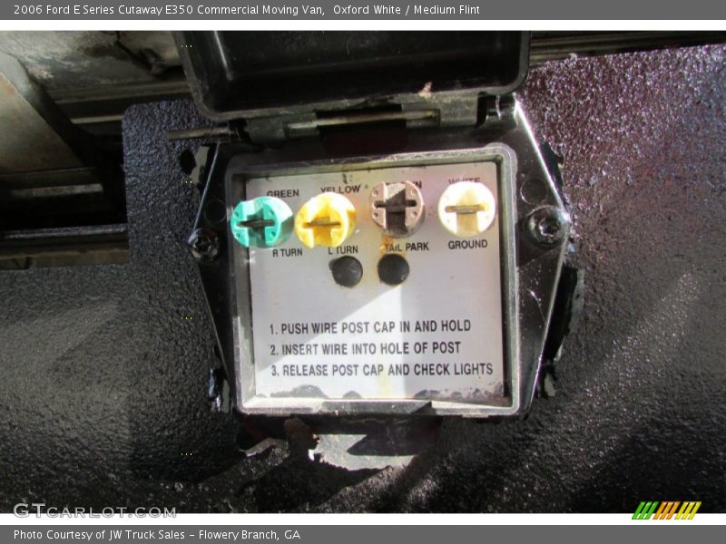 Oxford White / Medium Flint 2006 Ford E Series Cutaway E350 Commercial Moving Van