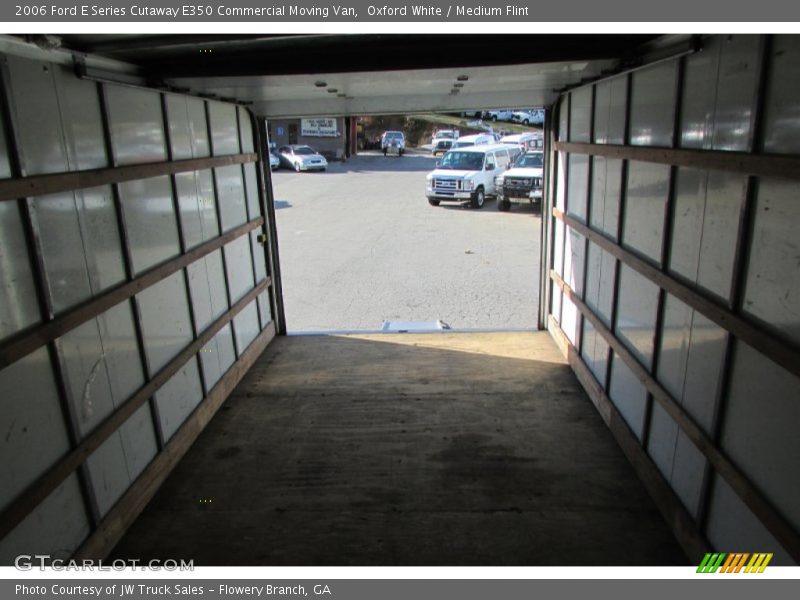 Oxford White / Medium Flint 2006 Ford E Series Cutaway E350 Commercial Moving Van