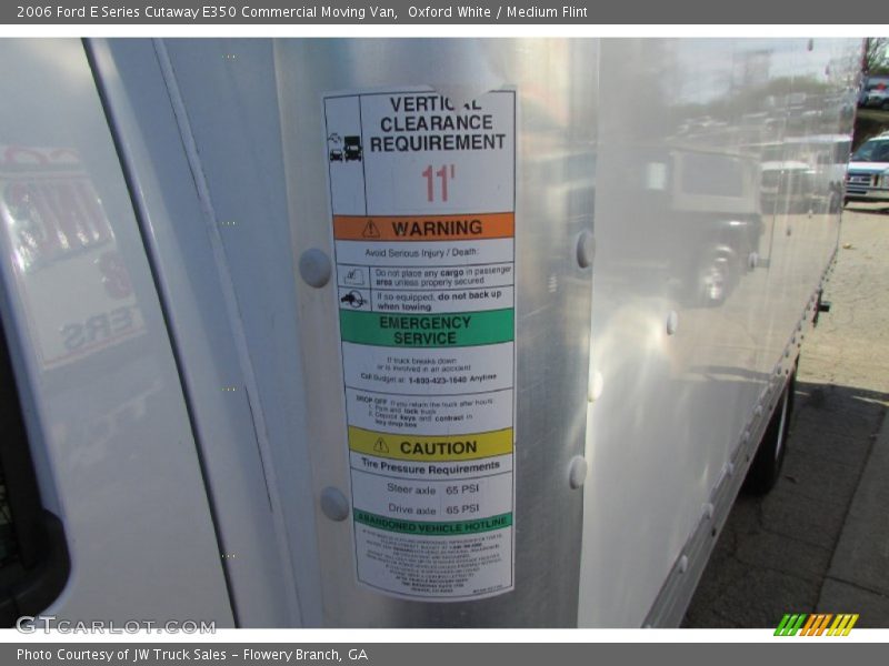 Oxford White / Medium Flint 2006 Ford E Series Cutaway E350 Commercial Moving Van