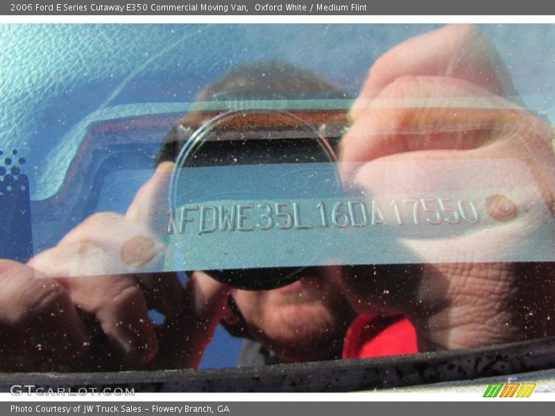 Oxford White / Medium Flint 2006 Ford E Series Cutaway E350 Commercial Moving Van